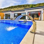 וילה Saribelen Village 2 Bedroom